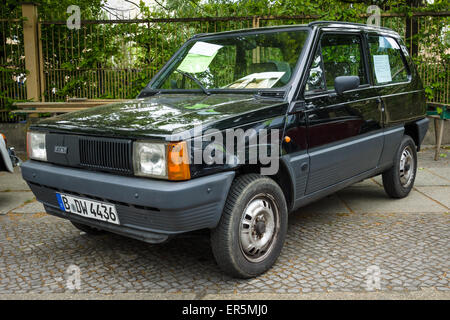 Berlino - 10 Maggio 2015: City car Fiat Panda 45 (Tipo 141), 1983. La ventottesima Berlin-Brandenburg Oldtimer giorno Foto Stock