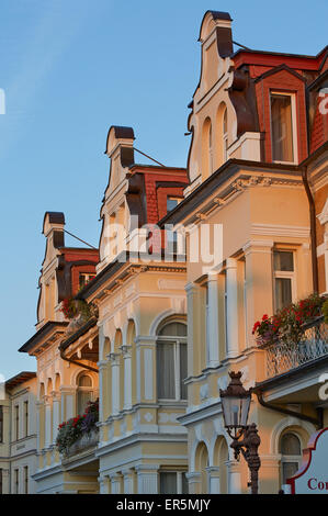 Architettura nella località balneare di Ahlbeck, isola di Usedom, Mar Baltico, Mecklenburg Western Pommerania, Germania Foto Stock
