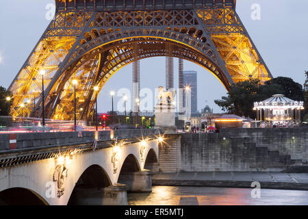 Pont d'Iena e alla Torre Eiffel, Parigi, Francia, Europa, i siti del Patrimonio Mondiale dell'UNESCO banca di Senna tra Pont de Sully und Pont d' Foto Stock