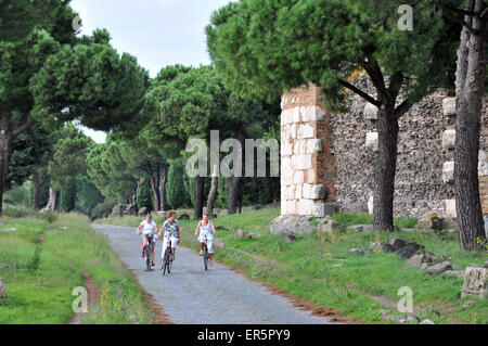 Via Appia Antica Via Appia, strada romana da Roma a Brindisi, vicino Roma, Italia Foto Stock