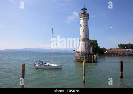 Faro all'entrata del porto di Lindau, Lago di Costanza, Svevo, Baviera, Germania, Europa Foto Stock