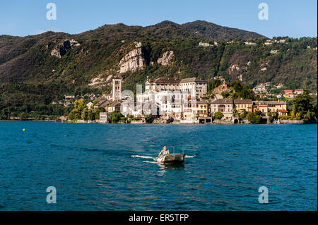 Vista sul lago d'Orta all' Isola di San Giulio, Piemonte, Italia Foto Stock