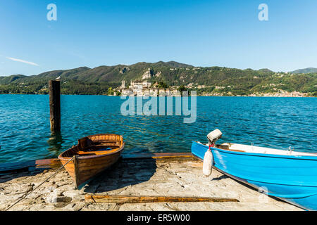 Vista sul lago d'Orta all' Isola di San Giulio, a Orta San Giulio, Piemonte, Italia Foto Stock