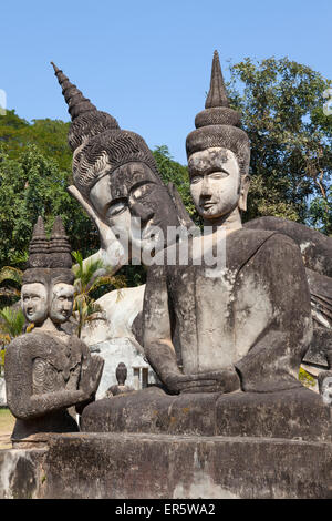 Buddhistic sculture in Xieng Khuan Buddha Park di Vientiane, la capitale del Laos, Asia Foto Stock