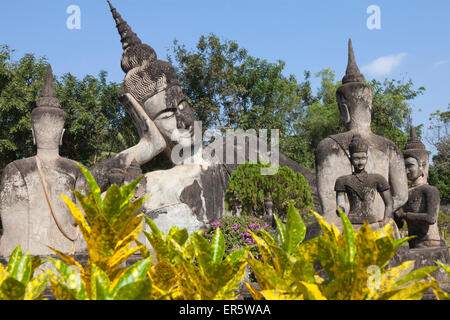 Buddhistic sculture in Xieng Khuan Buddha Park di Vientiane, la capitale del Laos, Asia Foto Stock