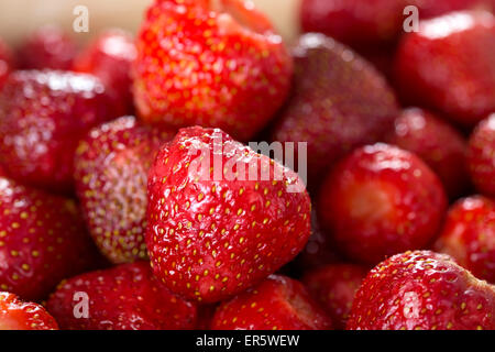 Fresche e mature fragola perfetto - cibo sullo sfondo del telaio Foto Stock