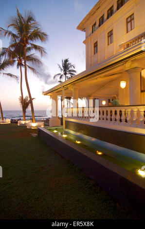 Veranda con vista sul mare a Galle Face Hotel, Colombo, Sri Lanka Foto Stock