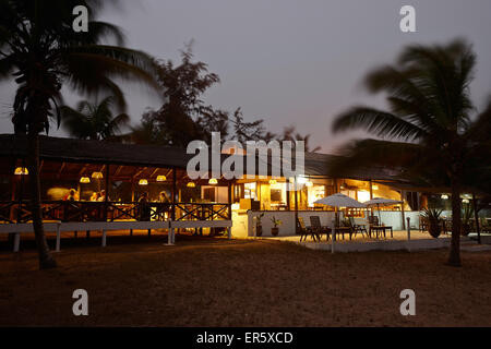 Il ristorante e il bar di un hotel alla spiaggia, Grand-Popo, Dipartimento di Mono, Benin Foto Stock