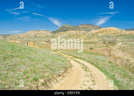 In Crimea orientale paesaggio rurale alla stagione primaverile. Foto Stock