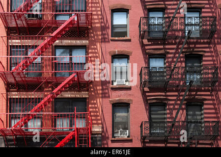 Edificio con fuoco sfugge, Manhattan, New York, Stati Uniti d'America Foto Stock