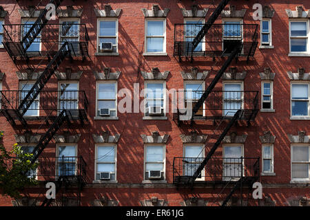 Edificio con fuoco sfugge, Manhattan, New York, Stati Uniti d'America Foto Stock