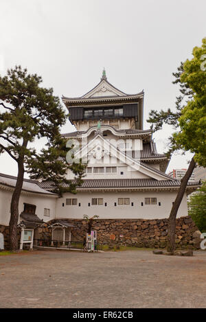 Il castello di Kokura in Kitakyushu, Giappone. È stato costruito da Hosokawa Tadaoki nel 1602, ricostruita nel 1959 Foto Stock