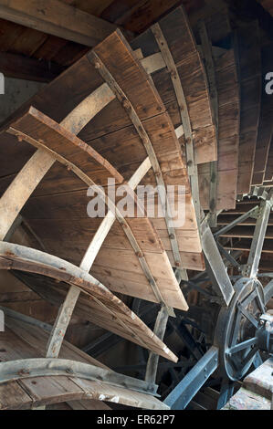 Waterwheel di un ex mulino di grano, ca. 1900, oggi Museo dell Industria, Lauf an der Pegnitz, Media Franconia, Baviera, Germania Foto Stock