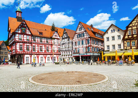 Piazza del Mercato, semi-case con travi di legno, Bad Urach, Giura Svevo, Baden-Württemberg, Germania Foto Stock