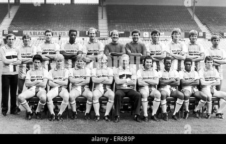 Coventry City prima foto del team. Fila posteriore (da sinistra a destra): George Dalton (fisioterapista) Gerry Daly, Steve Whitton, Garry Thompson, Paul Dyson, Jim Blyth, Les Sealey, Mark Hateley, Gary Gilllespie, Ian Butterworth, Steve Jacobs. Bancata anteriore: Tom inglese, M Foto Stock