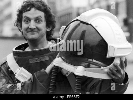 Chris Phipps, Radio WM Disc Jockey, 11 agosto 1982. Con tuta da film Outland, per essere devoluti a favore di Birmingham Royal Institute per i ciechi della speciale appello per la Regina Alexandra College. Foto Stock