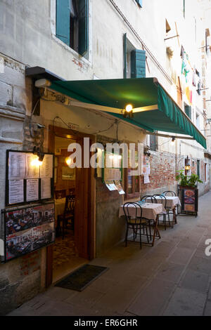 Piccola caffetteria a Venezia, Italia Foto Stock