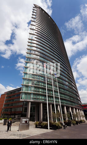 Ampio angolo di visione del London Hotel Marriott West India Quay, Canary Wharf, Docklands di Londra. Foto Stock