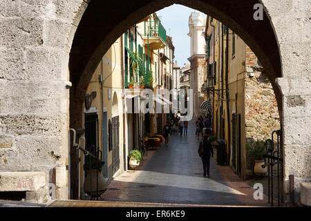 Storica città medievale di Noli, Liguria, Golfo di Ponente. Italia Foto Stock