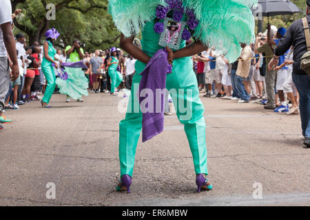 New Orleans, Louisiana - Il Signore divino aiuto sociale e piacere Club la seconda linea parade. Foto Stock