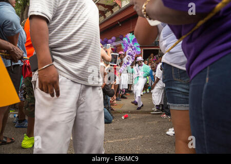 New Orleans, Louisiana - Il Signore divino aiuto sociale e piacere Club la seconda linea parade. Foto Stock