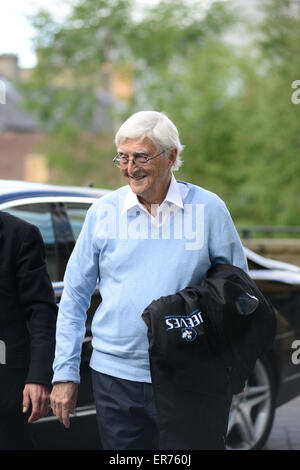 Sir Michael Morbo di Parkinson arrivando a "Una serata con Sir Michael Morbo di Parkinson' La Civic, Barnsley, Regno Unito. Immagine: Scott Bairstow/Alamy Foto Stock