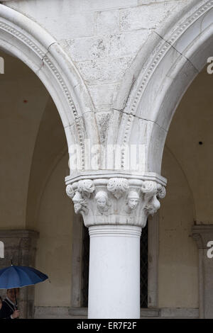 Piazza San Marco) a Venezia in Italia. Il Palazzo del Doge dettaglio. Foto Stock