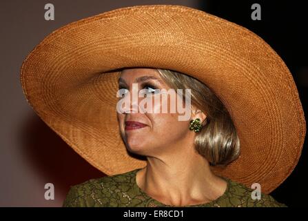 Ottawa, Canada. 28 Maggio, 2015. Sua Maestà la Regina Maxima visita al Museo della Natura 2 giorno di 3 giorni allo Stato visita da HM Willem-Alexander re e regina HM Maxima in Canada. Essi sono invitati dai loro Eccellenze David Johnston, Governatore generale del Canada e sua moglie Sharon Johnston Credito: dpa picture alliance/Alamy Live News Foto Stock