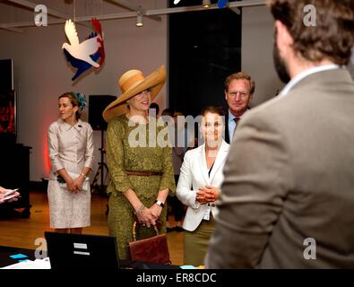 Ottawa, Canada. 28 Maggio, 2015. Sua Maestà la Regina Maxima visita al Museo della Natura 2 giorno di 3 giorni allo Stato visita da HM Willem-Alexander re e regina HM Maxima in Canada. Essi sono invitati dai loro Eccellenze David Johnston, Governatore generale del Canada e sua moglie Sharon Johnston Credito: dpa picture alliance/Alamy Live News Foto Stock