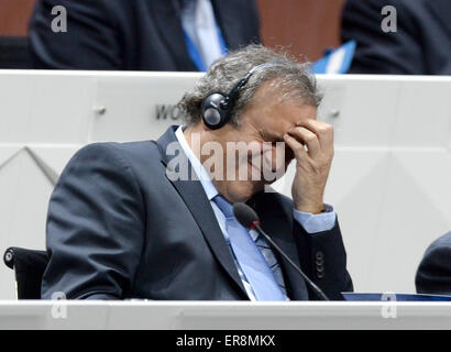 Zurigo, Svizzera. 29 Maggio, 2015. Presidente della UEFA Michel Platini sembra addolorato durante il sessantacinquesimo Congresso FIFA con il presidente elezione all'Hallenstadion di Zurigo, Svizzera, 29 maggio 2015. Credito: Azione Sport Plus/Alamy Live News Foto Stock