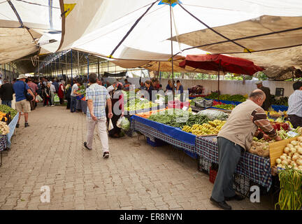 Il favoloso di frutta fresca e vegetali si spegne al Fethiyes, mercato settimanale, Turchia. Foto Stock