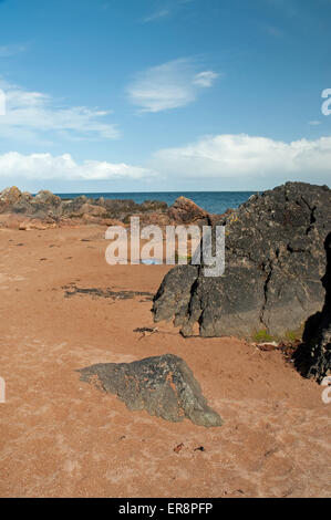 Rocce sulla spiaggia Rosemarkie Foto Stock