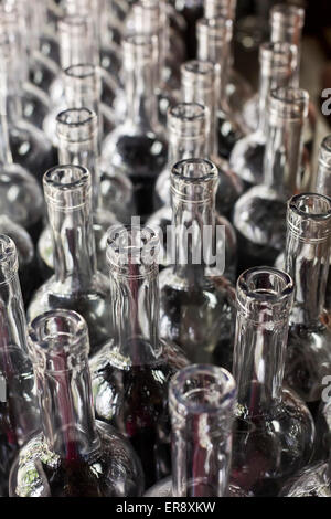 Francoforte, Kentucky - bottiglie pronte per il bourbon a Buffalo Trace Distillery. Foto Stock