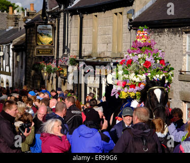 La Ghirlanda cerimonia, un antico rituale, in Castleton, Derbyshire Foto Stock