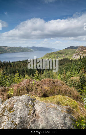 Loch Ness vista da Farigaig in Scozia. Foto Stock