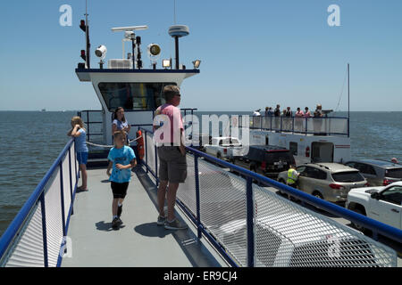 A bordo del Fort Morgan traghetto per auto come attraversa Mobile Bay da Dauphin Island a Fort Morgan, Alabama. Foto Stock