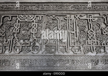 Chiudere i dettagli del muro arabo carving al palazzo di Alcazar Siviglia Andalusia Foto Stock