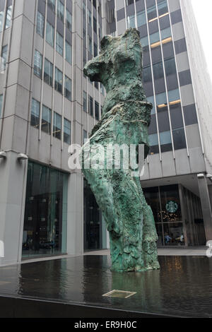 Uno di Jim Dine le sculture collettivamente intitolata " Guardando verso il Viale' sono in bronzo verdigris interpretazioni di Venere di Milo Foto Stock