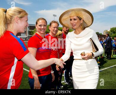 Toronto, 29-05-2015 HM Regina Maxima incontro de olandese calcio delle donne-team del terzo giorno di 3 giorni allo Stato visita da HM Willem-Alexander re e regina HM Maxima in Canada. RPE/Albert Nieboer/Paesi Bassi/ - nessun filo SERVICE - Foto Stock