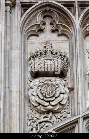 Regno Unito Inghilterra Cambridge. Cappella del King's College, Tudor Rose and Crown. Foto Stock