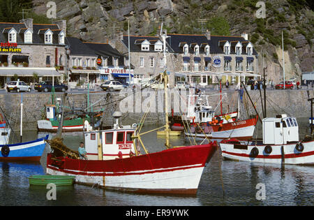 Barche da pesca in porto, Erquy, Cotes D'Armor Bretagna, Francia, Europa Foto Stock