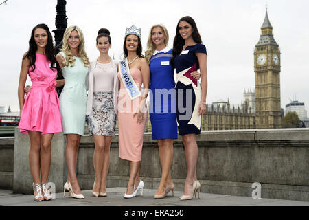 Miss Mondo concorsi in rappresentanza di 120 paesi frequentano un photocall negli hotel Marriot, e si affaccia su Westminster. Dotato di: Miss Irlanda del Nord Rebecca Shirley, Miss Scozia Ellie McKeating, Miss Inghilterra Carina Tyrrell, che regna Miss Mondo Megan giovani, Miss Galles Alice Ford, Miss Irlanda Jessica Hayes dove: Londra, Regno Unito quando: 25 Nov 2014 Credit: Euan ciliegio/WENN.com Foto Stock