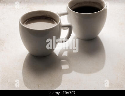 Le opere in stile retrò, due tazze di caffè Foto Stock