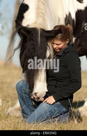 Donna e Irish Tinker Foto Stock