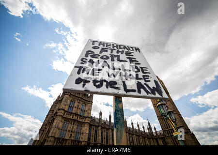 Londra, Regno Unito. Il 30 maggio 2015. Protesta Anti-Austerity sul Westminster Bridge Credito: Guy Corbishley/Alamy Live News Foto Stock