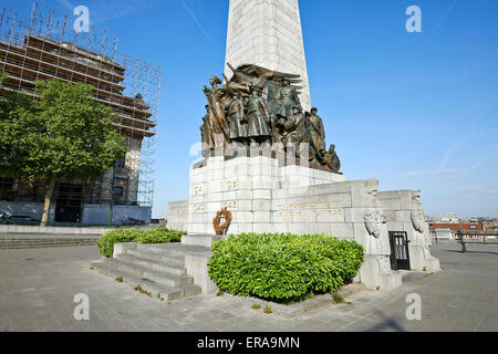 Memoriale di guerra sulla piazza Poelaert a Bruxelles - La città capitale del Belgio, Europa Foto Stock