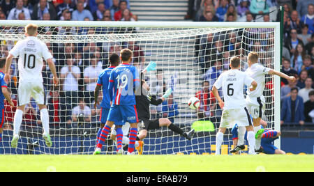 Glasgow, Scozia. Il 30 maggio 2015. Coppa scozzese finale. Falkirk versus Inverness CT. Peter Grant equalizzata per Falkirk Credito: Azione Sport Plus/Alamy Live News Foto Stock