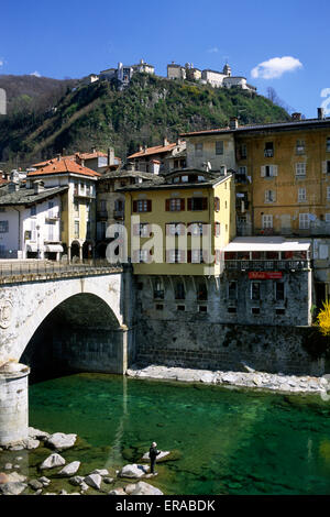 Italia, Piemonte, Varallo, fiume Sesia Foto Stock