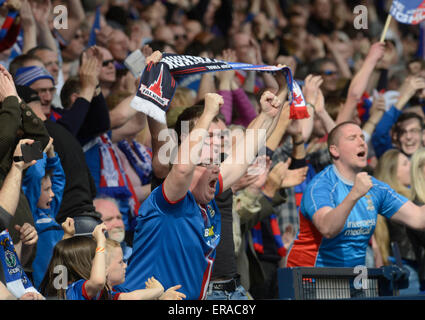 Glasgow, Scotland, Regno Unito. Il 30 maggio 2015. Coppa scozzese finale di Hampden Park, 30 maggio 2015; Inverness V Falkirk. Inverness appassionati al fischio finale Credito: Andrew O'Brien / Alamy Live News Foto Stock