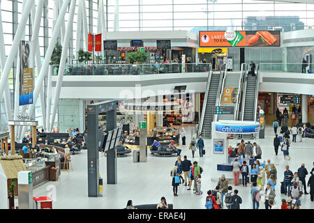 Interno di Ferenc Listz aeroporto internazionale di Budapest Ungheria Foto Stock